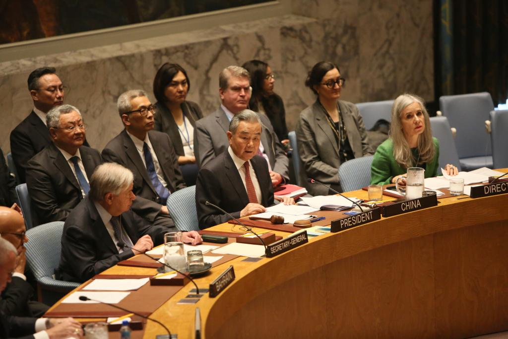 Chanceler chinês destaca contribuições da China para a causa da ONU