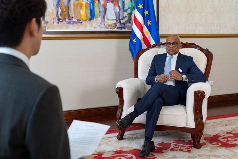 (Multimídia) Entrevista: China tem sido um dos principais parceiros de desenvolvimento de Cabo Verde, diz presidente cabo-verdiano
