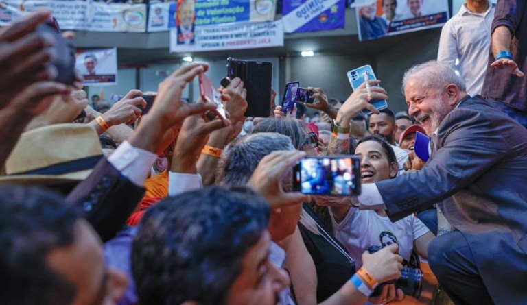 Lula com trabalhadores
