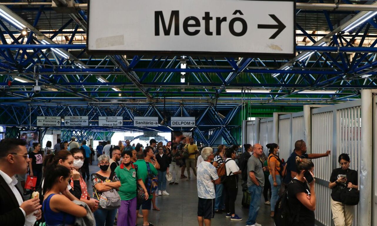 Metroviários de São Paulo anunciam greve de 24 horas para 13 de maio