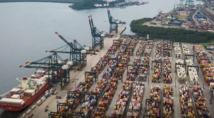 Exportações brasileiras para os EUA caíram pela metade desde 2001
