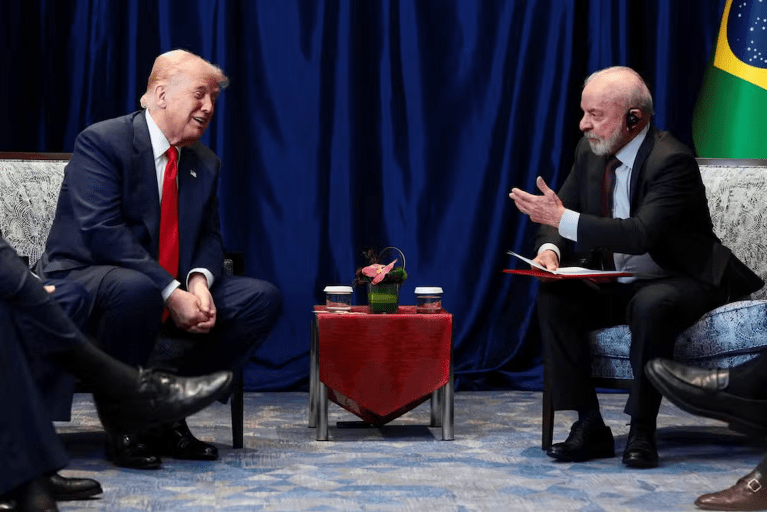 Lula e Trump durante reunião na Malásia