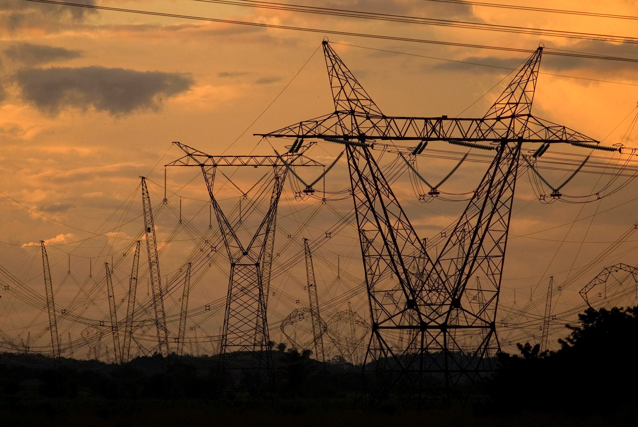 Torres de transmissão de energia elétrica no Pará
30/03/2010
REUTERS/Paulo Santos
