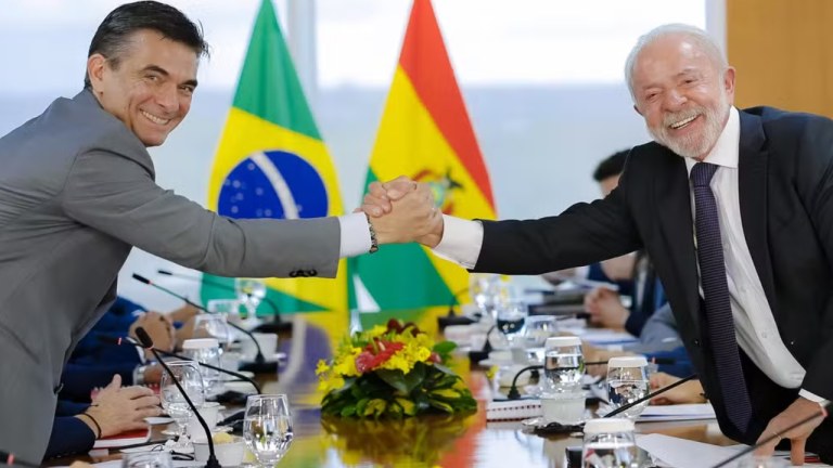 Lula durante reunião com o presidente da Bolívia, Rodrigo Paz, no Palácio do Planalto