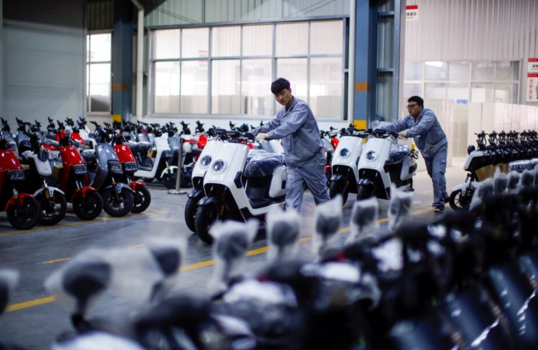 Motos elétricas da NIU Technologies são exibidos em uma conferência de imprensa em Changzhou, província de Jiangsu, China