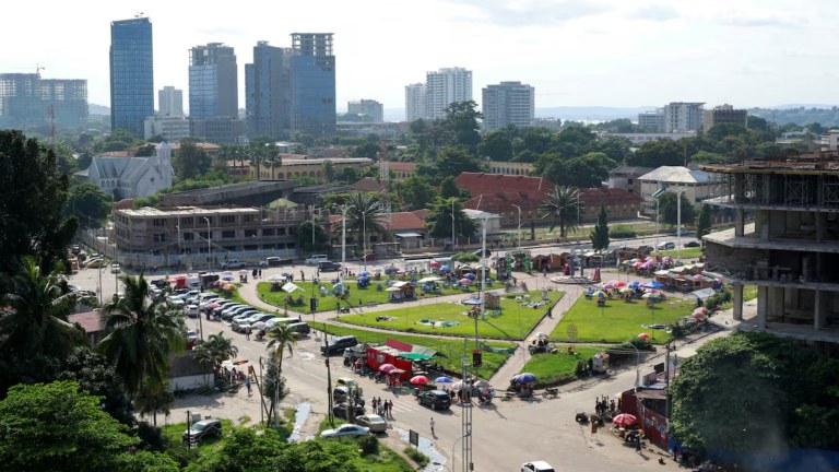 Uma vista mostra edifícios em Kinshasa, República Democrática do Congo