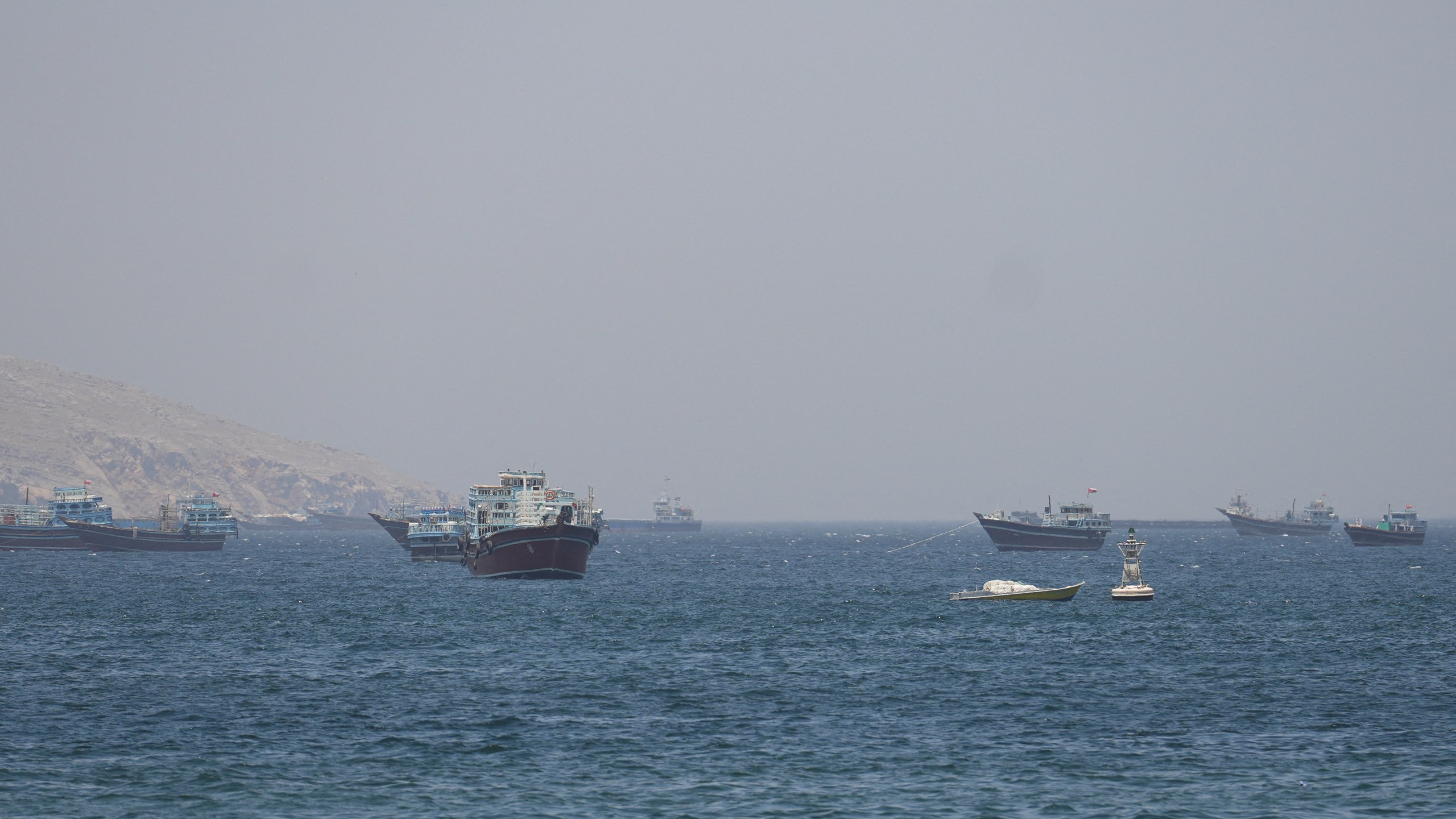 Navios e barcos no Estreito de Ormuz, Musandam, Omã
4 de maio de 2026