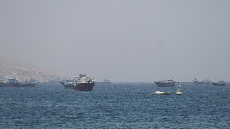 Navios e barcos no Estreito de Ormuz, Musandam, Omã
4 de maio de 2026