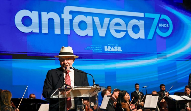 05.05.2026 – Presidente da República, Luiz Inácio Lula da Silva, durante a cerimônia de celebração dos 70 anos da Associação Nacional dos Fabricantes de Veículos Automotores (ANFAVEA), no Teatro Nacional. Brasília - DF.Foto: Ricardo Stuckert / PR