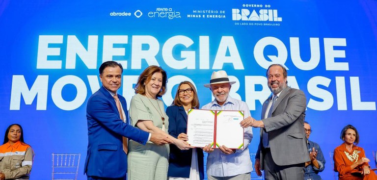 Presidente da República, Luiz Inácio Lula da Silva, durante o evento SENTE A ENERGIA: Investimentos em Energia e Melhorias no Luz Para Todos, no salão principal do Centro Internacional de Convenções do Brasil (CICB). Brasília - DF.