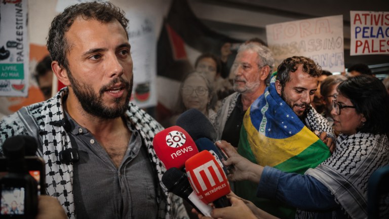 Thiago Ávila durante entrevista coletiva em São Paulo