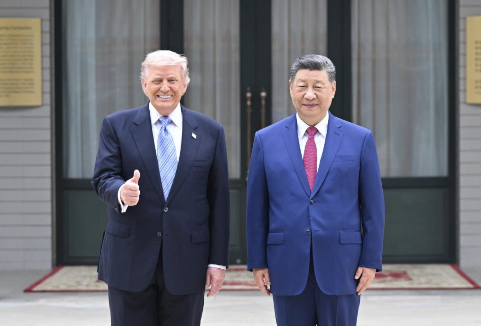 O presidente chinês, Xi Jinping, e o presidente dos EUA, Donald Trump, têm uma reunião privada em Zhongnanhai, em Pequim, capital da China, em 15 de maio de 2026