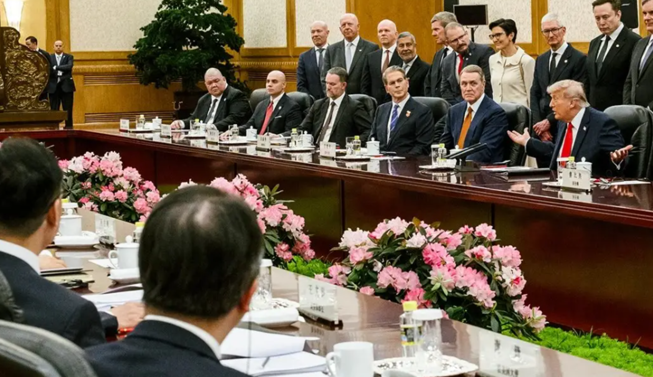 Trump e CEOs trilionários na China