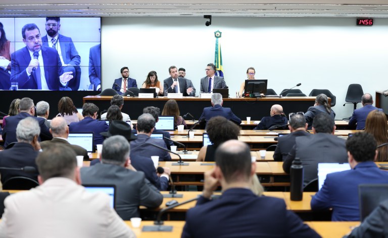 Comissão especial debate fim da escala 6x1
