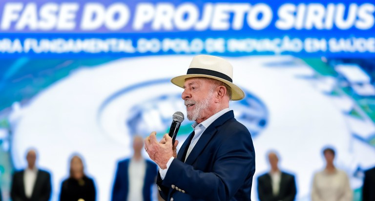 Presidente Lula durante anúncio das entregas das quatro novas linhas de luz do CNPEM e lançamento da pedra fundamental do edifício do projeto Arandus.