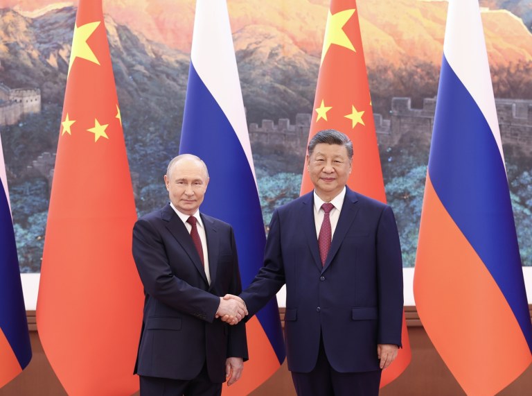 Presidentes Vladimir Putin e Xi Jinping
