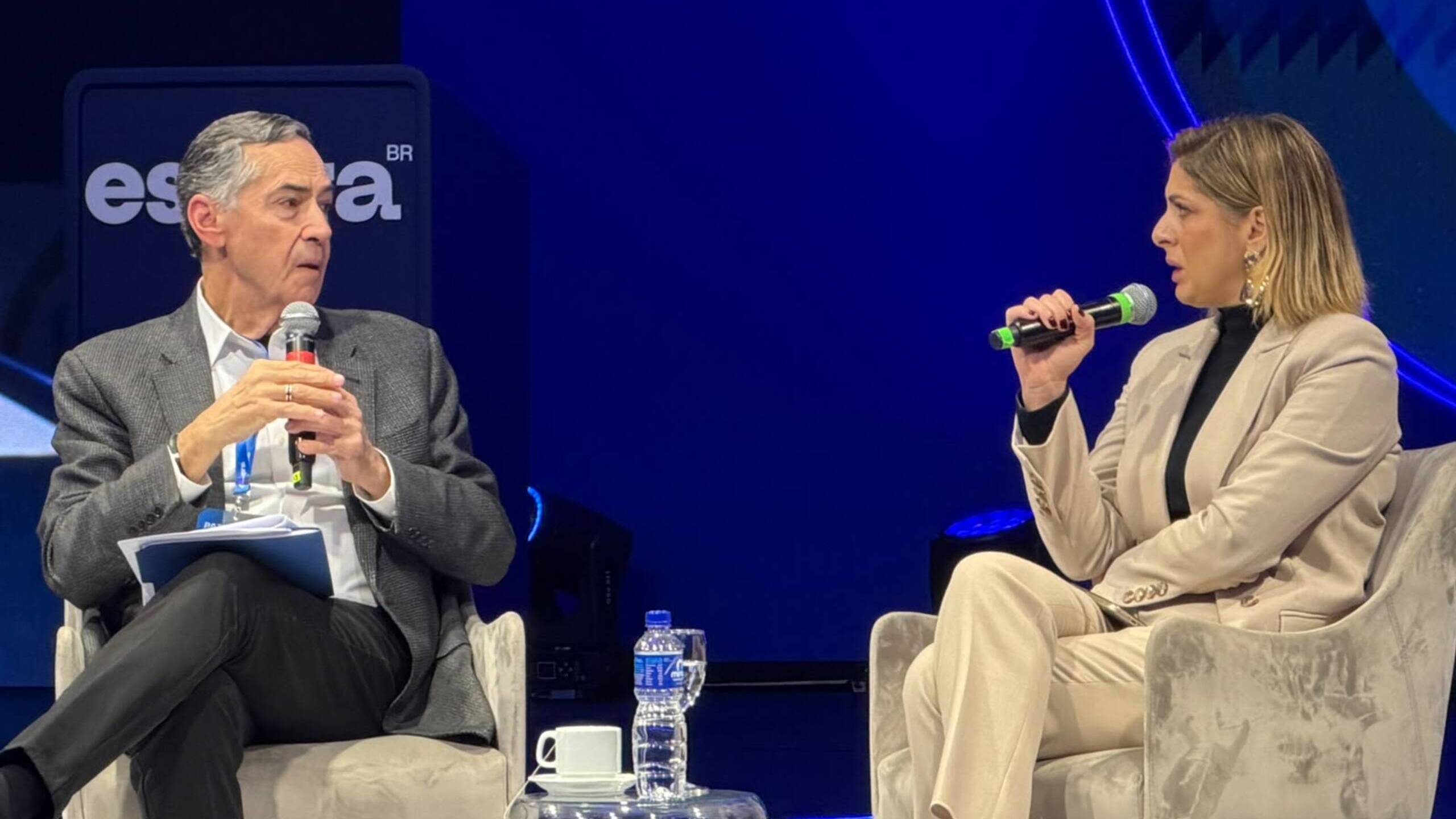 Luís Roberto Barroso e Daniela Lima
