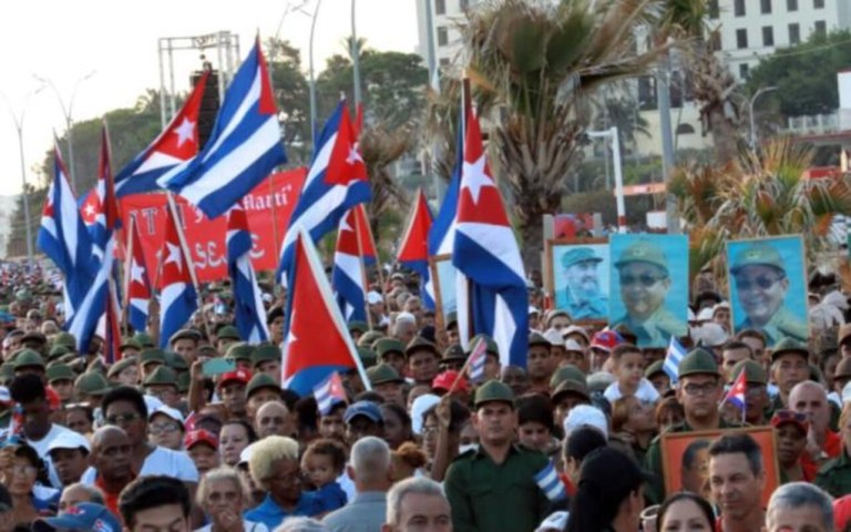 Povo cubano foi às ruas em apoio ao Líder da Revolução Raúl Castro