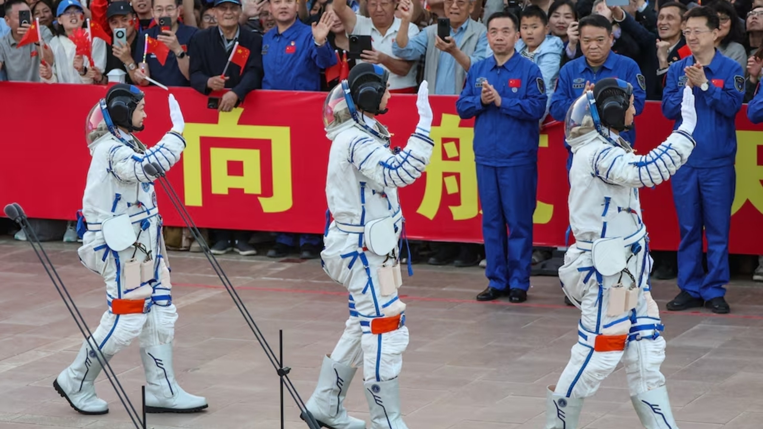 Astronautas chineses antes da missão espacial Shenzhou-23