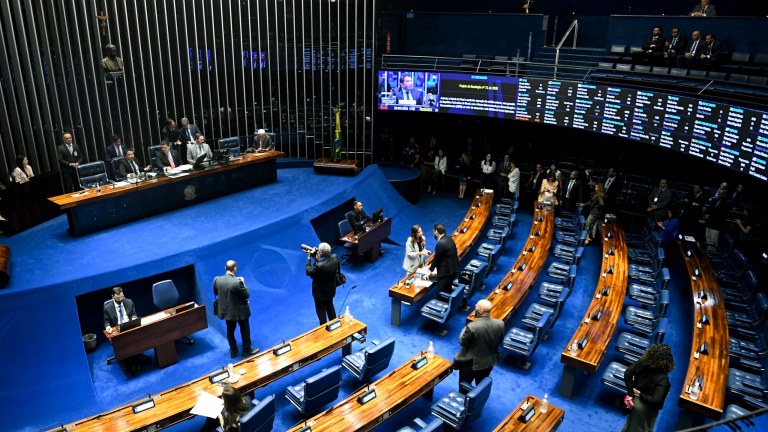 Senado aprova MP que aumenta o piso salarial dos professores