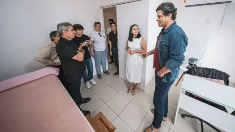 Durante a visita, Raí destacou a importância da disciplina, da estratégia e da coragem para o fortalecimento dos pequenos negócios