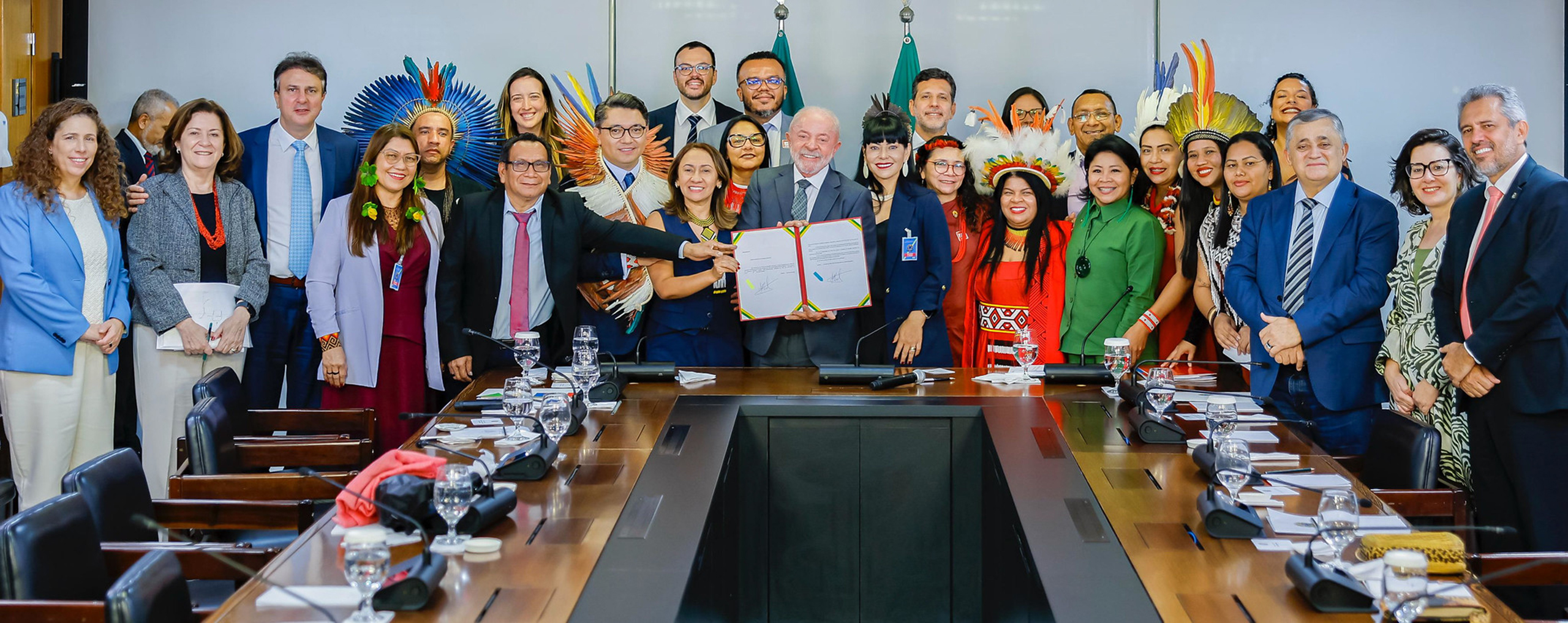 Presidente da República, Luiz Inácio Lula da Silva, durante sanção do Projeto de Lei n° 6132, de 2025, que cria a Universidade Federal Indígena (Unind), no Palácio do Planalto. Brasília - DF