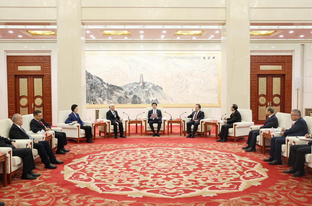 Mais alto conselheiro político da China pede maior papel de estudantes e estudiosos no exterior para servir ao país