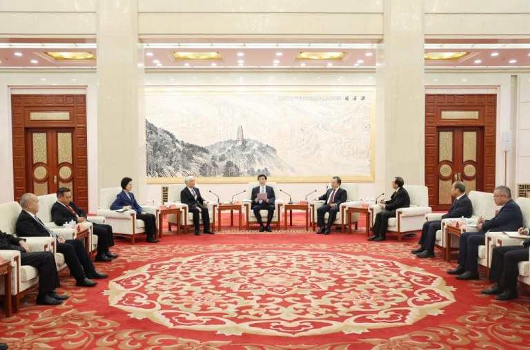 Mais alto conselheiro político da China pede maior papel de estudantes e estudiosos no exterior para servir ao país