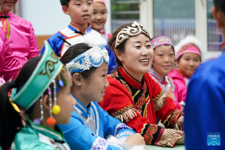 Cidade chinesa de Tongjiang reforça preservação do patrimônio cultural imaterial do povo Hezhe