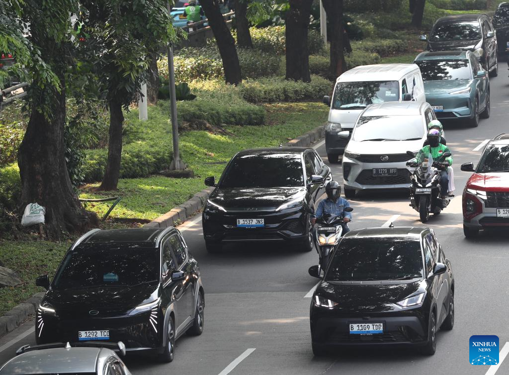 Comunidade Ásia-Pacífico: Veículos elétricos chineses se integram ao cotidiano indonésio