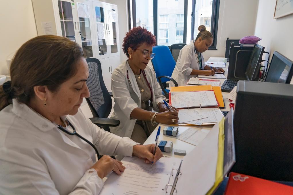 (Multimídia) Entrevista: Relações China-Cabo Verde têm amplas perspectivas, diz embaixador chinês