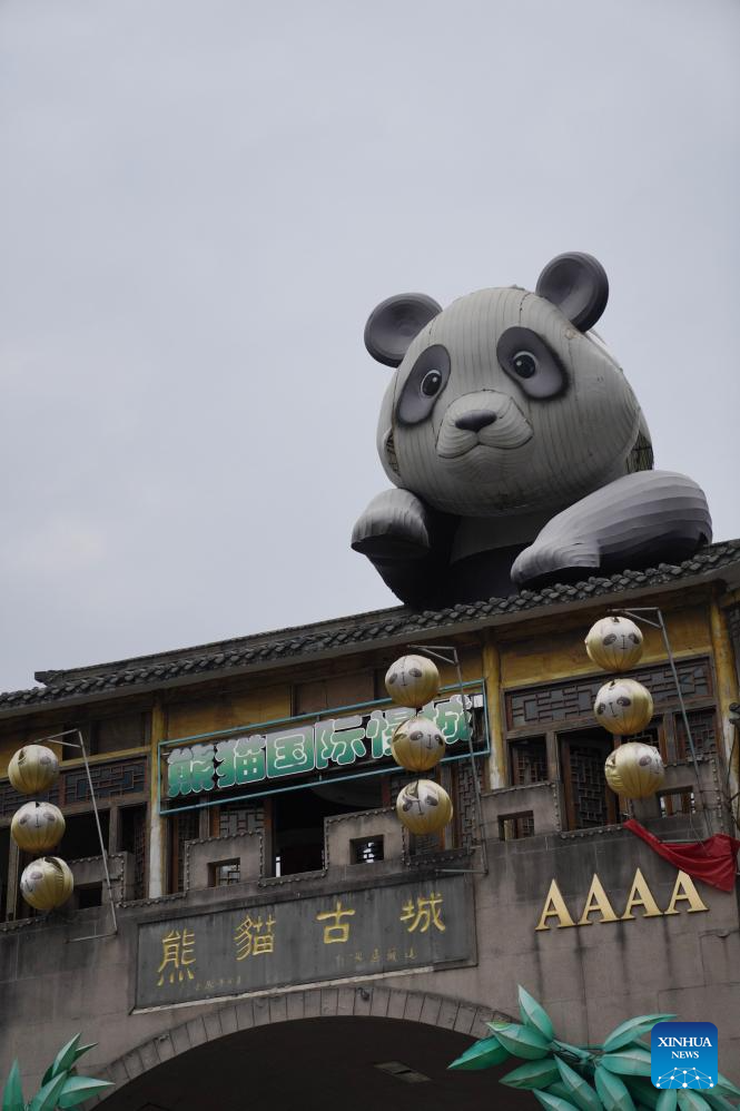 Conheça a cidade antiga com temática de panda gigante em Sichuan