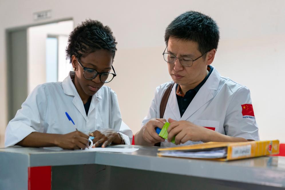 (Multimídia) 50 anos depois, China e Cabo Verde reforçam cooperação em saúde e educação