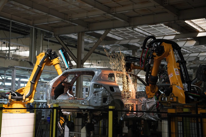(Multimídia) Robôs industriais chineses transformam manufatura inteligente