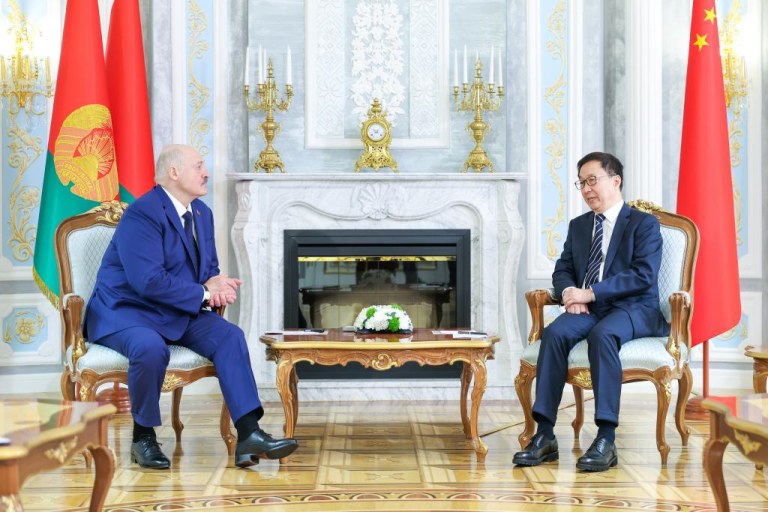 China está pronta para aprofundar e solidificar cooperação com Belarus, diz vice-presidente