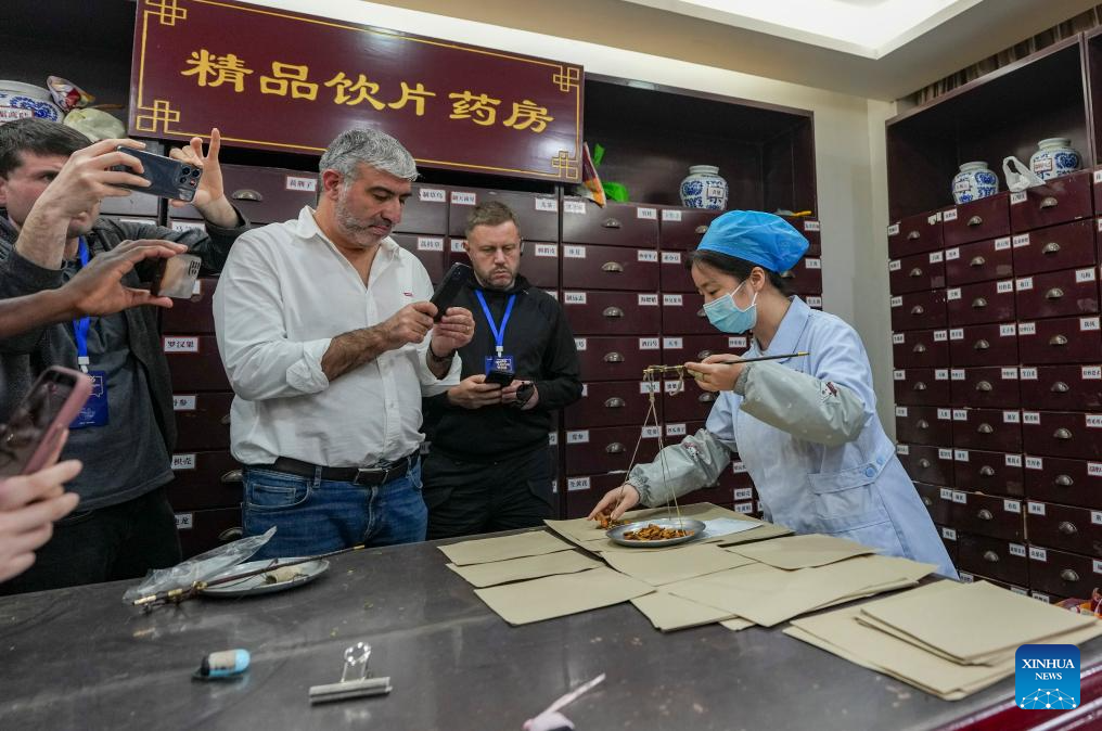 Delegação multinacional conhece projetos destinados à promoção da qualidade de vida no sudoeste da China