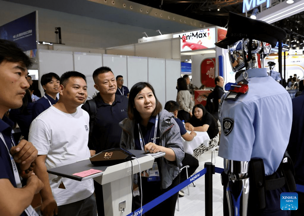 12ª Feira Internacional de Tecnologia da China (Shanghai) começa com foco em IA, energia renovável e robótica