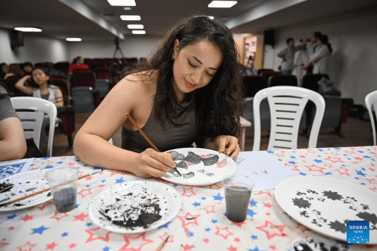 Exposição de Porcelana Chinesa abre em Istambul, Turquia