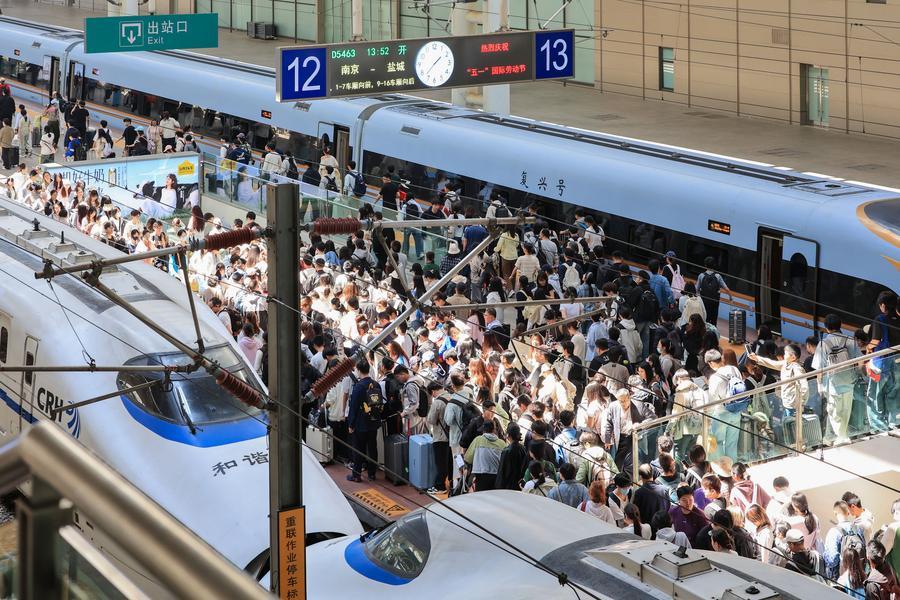 (Multimídia) Viagens ferroviárias de passageiros na China totalizam 1,9 bilhão entre janeiro e maio