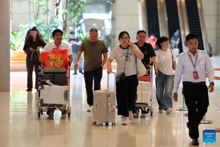 Destaque: Camboja prevê aumento nas chegadas de turistas chineses com o início do programa piloto de isenção de vistos