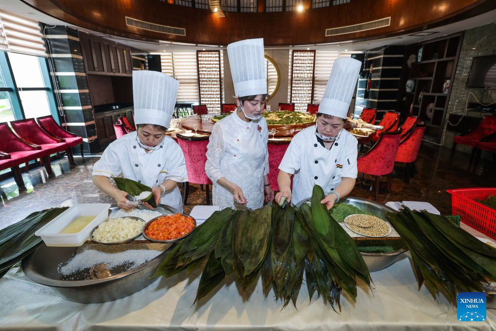 Cidade chinesa de Jiaxing busca inovação na produção de zongzi