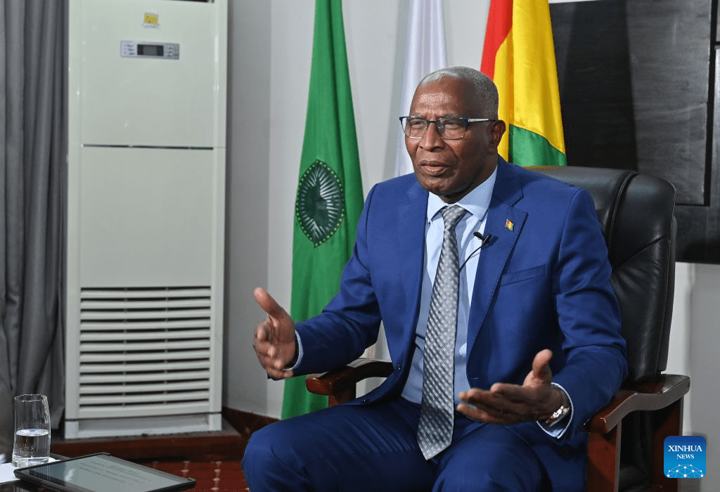 Entrevista: Sucesso da China inspira desenvolvimento da Guiné, diz primeiro-ministro