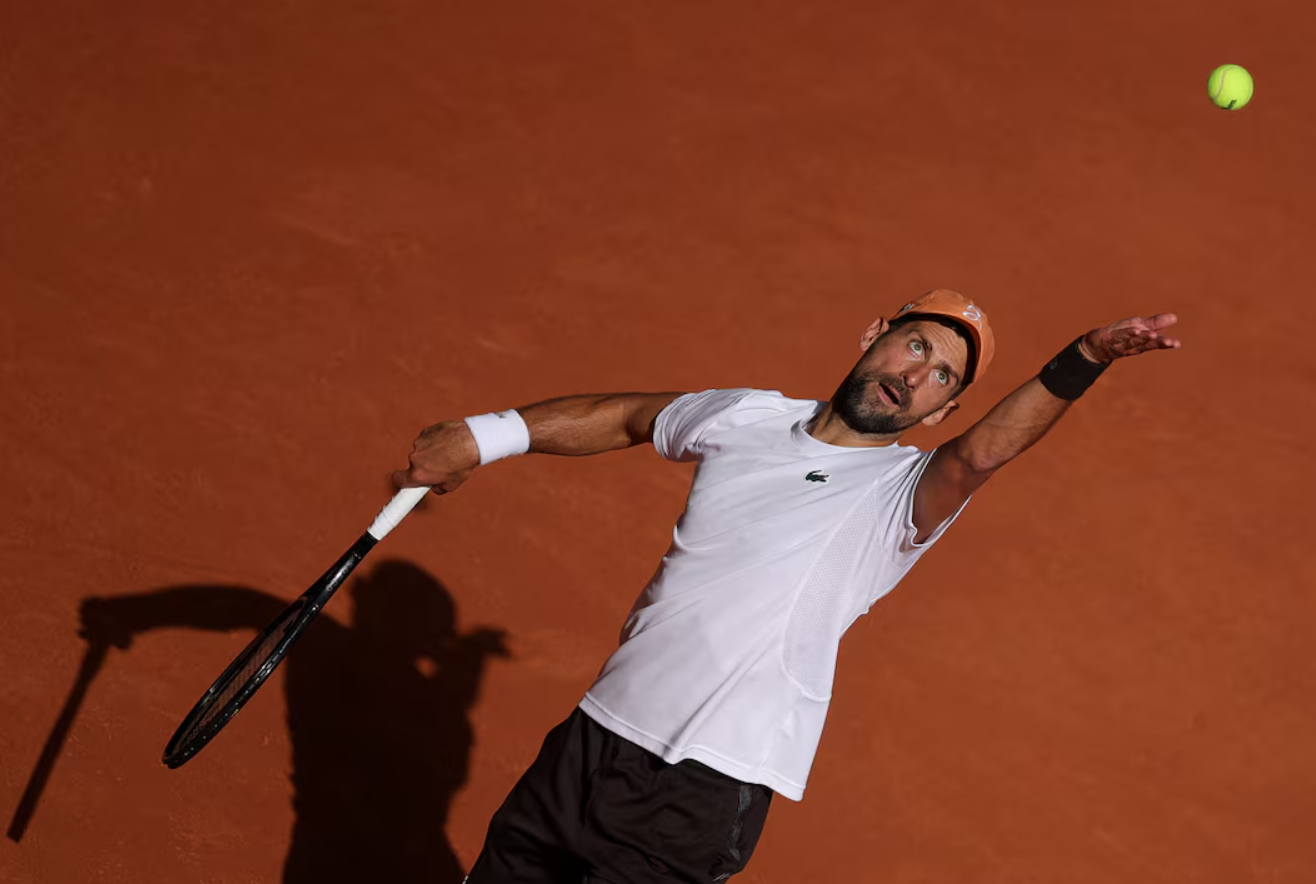 Tênis - Aberto da França - Roland Garros, Paris, França - 23 de maio de 2026. O sérvio Novak Djokovic durante o treino antes do Aberto da França.