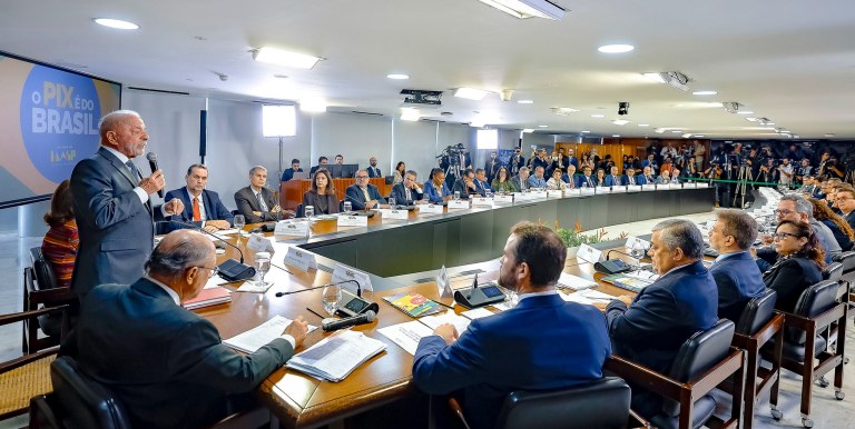 Presidente Lula durante reunião ministerial