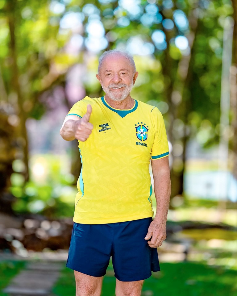 Lula com a camisa da Seleção Brasileira