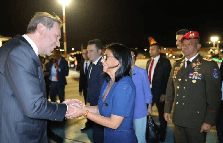 Delcy chega à Turquia