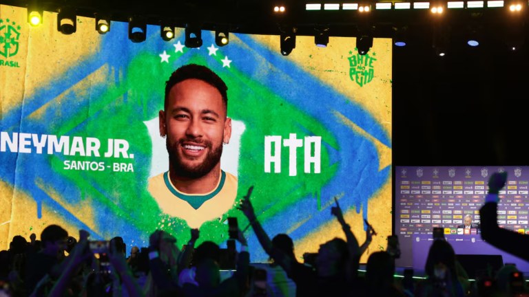 18 de maio de 2026. O técnico da Seleção Brasileira, Carlo Ancelotti, convoca Neymar, do Santos, para sua lista durante a entrevista coletiva