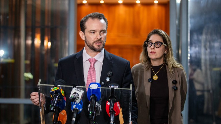 Ministro Dario Durigan e a Secretaria de Prêmios e Apostas, Daniele Cardoso