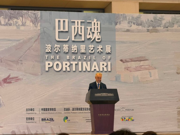 João Candido Portinari discursa no Museu Nacional da China