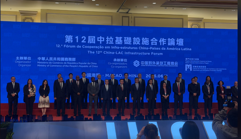 Participantes do fórum de cooperação entre China e América Latina, realizado em Macau